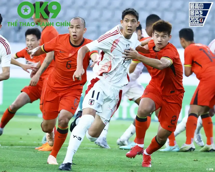 Nhật Bản (trắng) chỉ cần không thua trước Hàn Quốc là sẽ lên ngôi vô địch giải đấu năm nay. (Ảnh: Internet) Nhật Bản (trắng) chỉ cần không thua trước Hàn Quốc là sẽ lên ngôi vô địch giải đấu năm nay. (Ảnh: Internet)