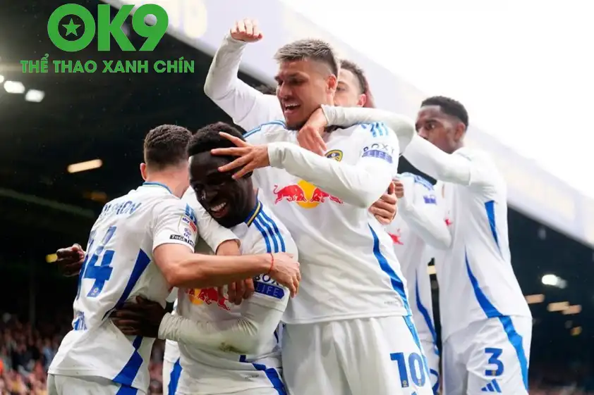 Leeds gặp thử thách đầu tiên khi trở lại Ngoại hạng Anh. (Ảnh: Internet)